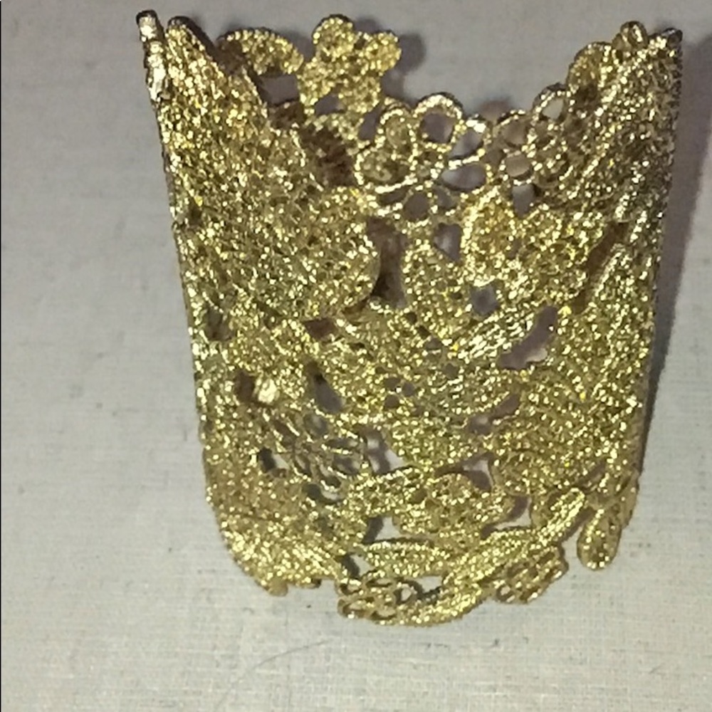 Chant illy lace cuff